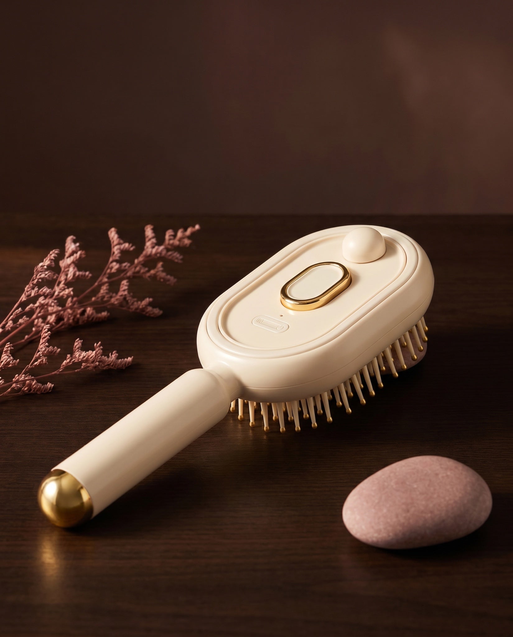 The Cloud scalp massage brush in Cream